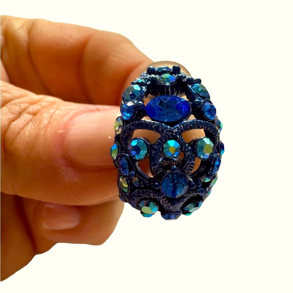 Gorgeous vintage blue crystal crescent clip-on earrings. EUC - Picture 2 of 4